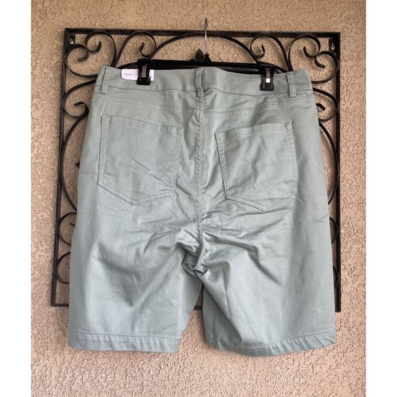 Lane Bryant High Rise Bermuda Shorts - Size 20 - Sea Foam Green - Picture 4 of 7